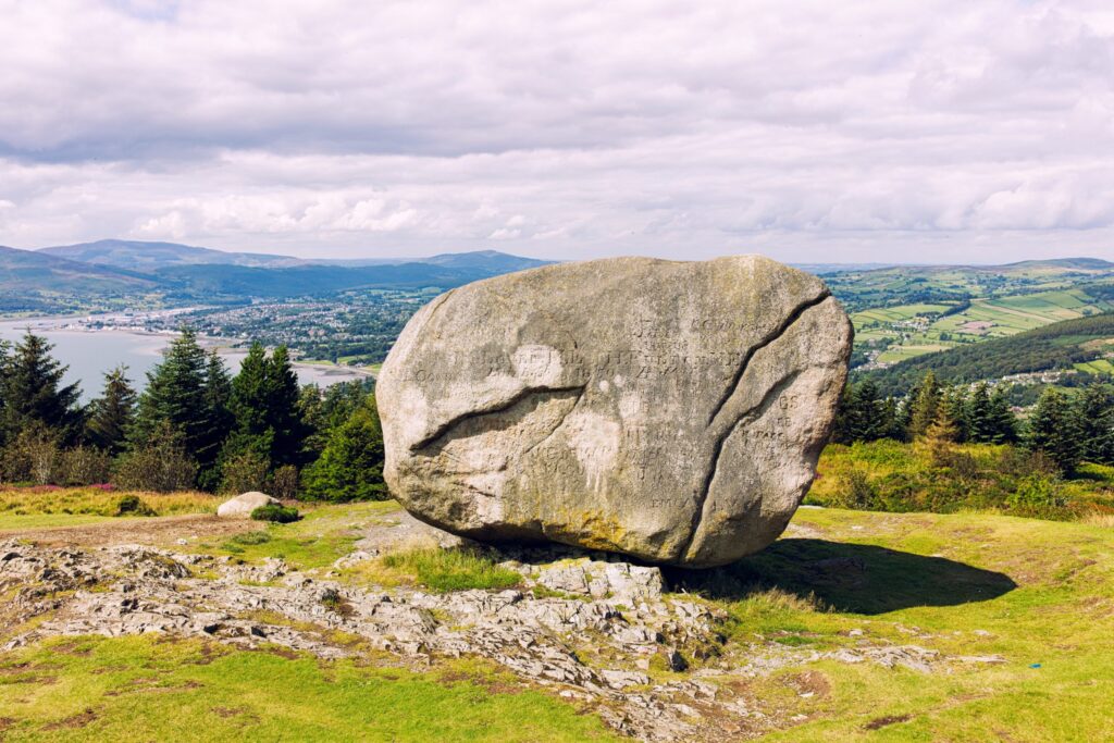 Pebble’s glorify Allah and greetings from a stone